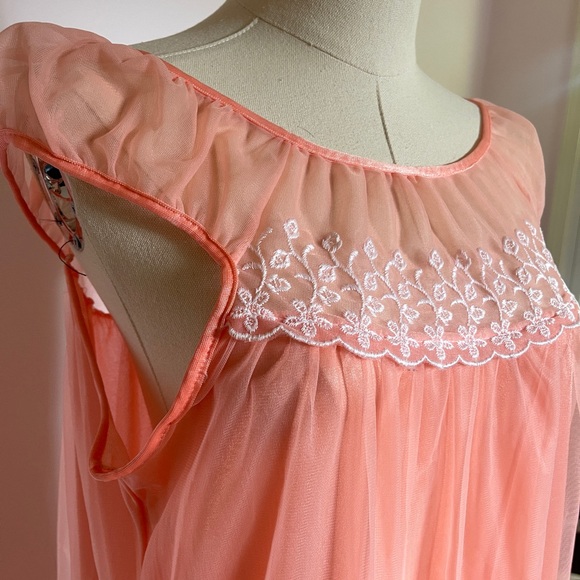 Vintage Coral Chemise with Lace Accent - Picture 2 of 4